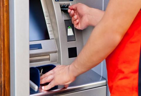 Θεσσαλονίκη: Ξέσπασε σε ΚΛΑΜΑΤΑ μετά την ανάληψη από ΑΤΜ!!!
