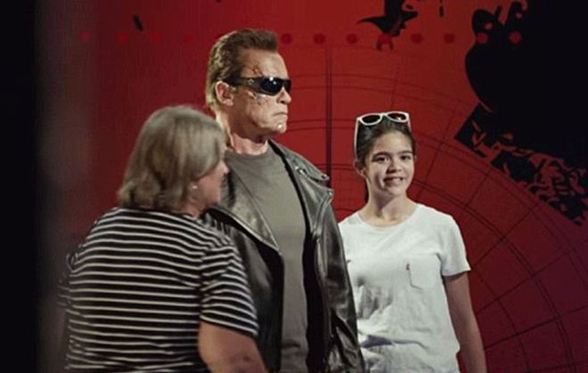 ΧΑ ΧA ΧΑ ΧΑ ΧΑ : Η απίστευτη φάρσα στο Madame Tussauds από τον Arnold Schwarzenegger