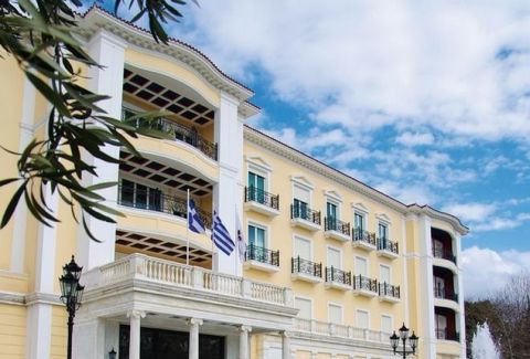 ΕΦΟΔΟΣ με ΒΑΝΔΑΛΙΣΜΟΥΣ στην έπαυλη της οικογένειας Λάτση στην Εκάλη!!!!!