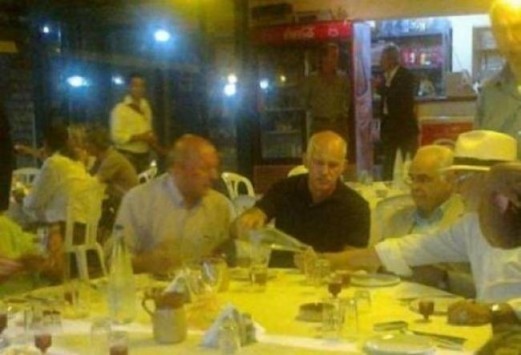 Πόρος: Ο ιδιοκτήτης της ψαροταβέρνας για το επεισόδιο με τον Γιώργο Παπανδρέου – Οι δύο εκδοχές και οι κινήσεις του πρώην πρωθυπουργού