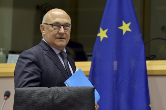 “Non” από την Γαλλία για Grexit! Πρωτοτουβλία του Σαπέν για παραμονή της Ελλάδας στο ευρώ – Τι θα γίνει αύριο με τις τράπεζες