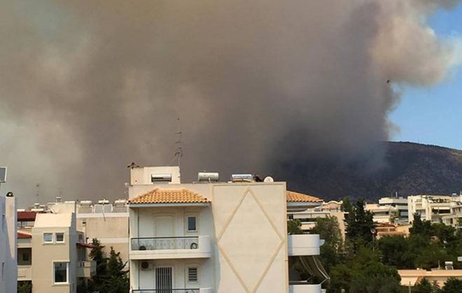 To έντρομο μήνυμα της συζύγου του Καλίδη με τη φωτιά σε απόσταση αναπνοής: «Ας μας λυπηθεί ο Θεός»