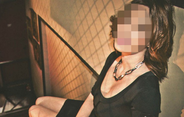 ΘΥΜΑ ΛΗΣΤΕΙΑΣ στο κέντρο της Αθήνας πασίγνωστη Ελληνίδα ΗΘΟΠΟΙΟΣ!!! (PHOTO)