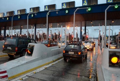 Γνωστός τραγουδιστής πέρασε τα ΔΙΟΔΙΑ χωρίς να πληρώσει και δείτε την ΑΝΑΡΤΗΣΗ του!!!!