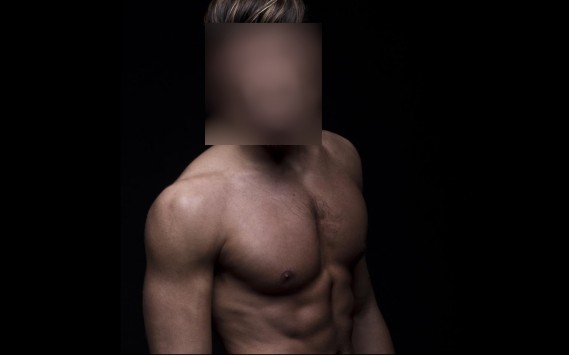 hot και διάσημος υποστηρικτής της Ελλάδας : “νομίζω πως αυτή είναι η κατάλληλη στιγμή για τους τουρίστες να κάνουν διακοπές στην Ελλάδα”
