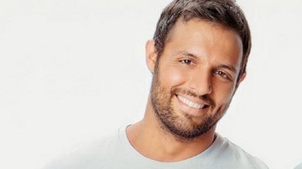 Σάββας Πούμπουρας: Σήκωσε έξαλλος το… μεσαίο δάχτυλο και στη συνέχεια ζήτησε συγγνώμη – Δείτε σε ποιον!