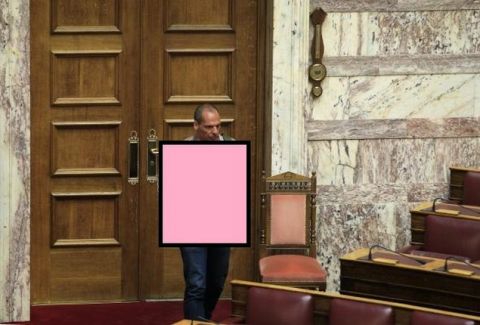 Απίστευτη η ΕΜΦΑΝΙΣΗ του Βαρουφάκη στη Βουλή!!! Δείτε το ΠΟΥΚΑΜΙΣΟ που φόρεσε και το ΣΧΟΛΙΟ του Τσίπρα!!! (PHOTOS)