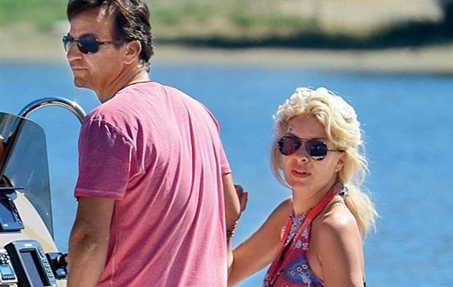Ελένη Μενεγάκη-Μάκης Παντζόπουλος: Τους «έπιασαν» να δίνουν φιλιά στο σκάφος! (φωτό)