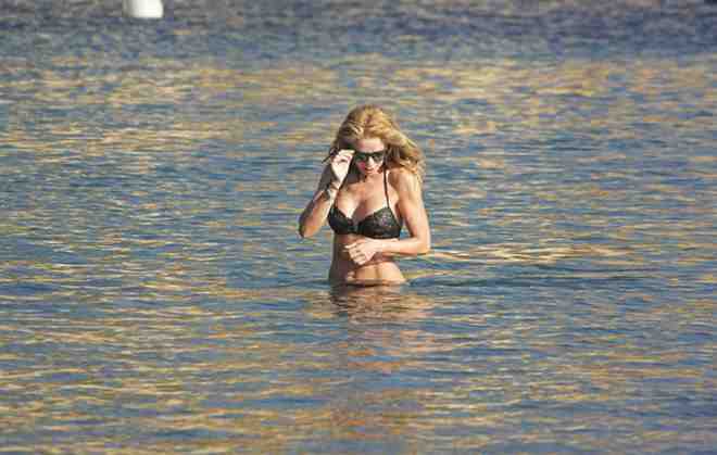 Έλλη Στάη: Τα τελευταία μπάνια της με νέες hot μπικίνι φωτό