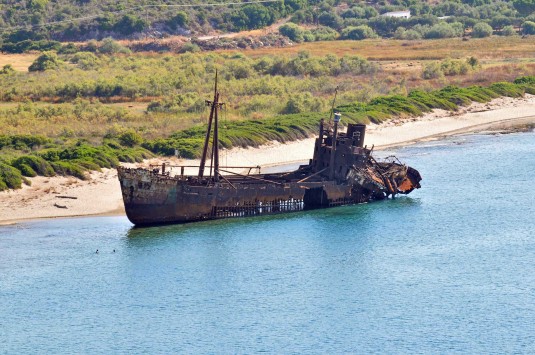 Λακωνία: Η άγνωστη ιστορία πίσω από το ναυάγιο που βλέπετε – Φωτό!