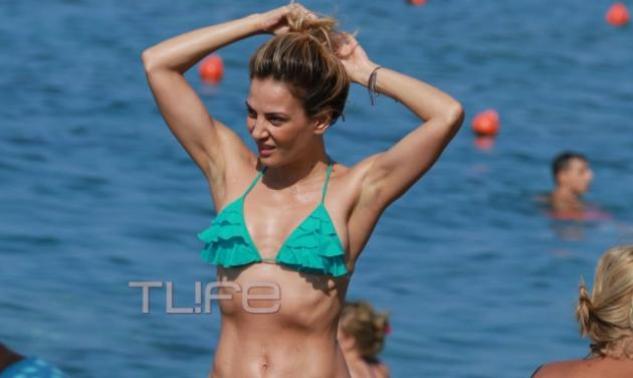 Δήμητρα Ματσούκα: Τρέλανε τις παραλίες της Ρόδου με το μικροσκοπικό μπικίνι της!
