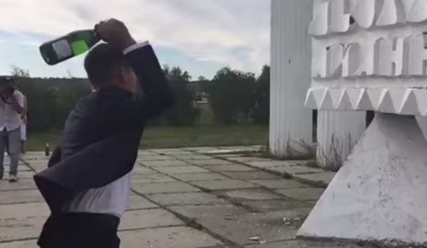 Πολύ γέλιο : Η εκδίκηση της σαμπάνιας (Video)