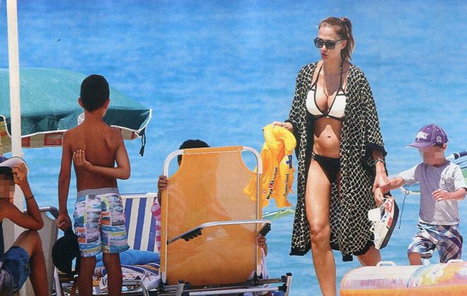 Αλέκα Καμηλά: Το ωραιότερο κορμί της showbiz με μπικίνι στη Χαλκιδική!