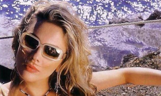 Με ποιους κάνει Διακοπές στη Σύρο η Σμαράγδα Καρύδη ? ? ?