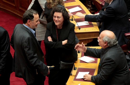 Νάντια Βαλαβάνη: Συμπαρατάσσομαι στη Λαϊκή Ενότητα