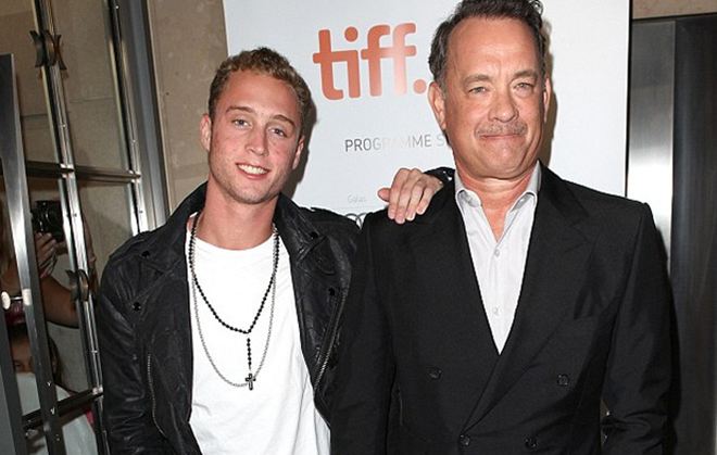 Βρέθηκε ο γιος του Tom Hanks ? ? ? Η φωτογραφία που γεννά ερωτηματικά