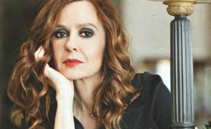 Η ΕΞΟΜΟΛΟΓΗΣΗ της Κάτιας Δανδουλάκη για τις ΠΛΑΣΤΙΚΕΣ!!!