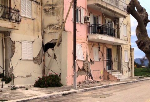 Λευκάδα: Γυναίκα ΝΕΚΡΗ από τον ισχυρό σεισμό – Έπεσε βράχος στο σπίτι της…