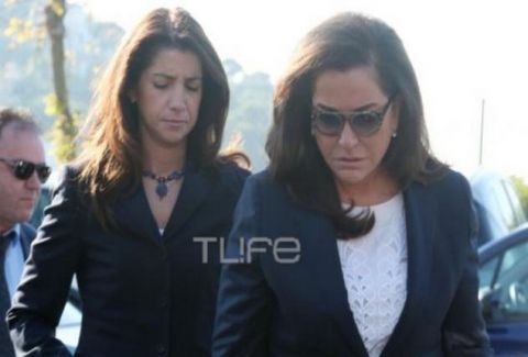 ΘΡΗΝΟΣ στην κηδεία του Γιάννη Κακουλίδη – Το “αντίο” των διάσημων φίλων του… (PHOTOS)