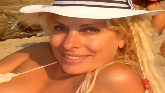 Το μπραζίλιαν μαγιό της Μενεγάκη και η selfie που ανέβασε από την Άνδρο!!! (PHOTOS)
