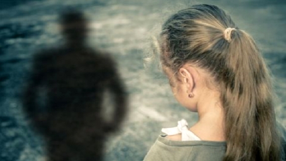54χρονος στρατιωτικός στη Μυτιλήνη πριν βιάσει τις κόρες του τις ανάγκαζε να βλέπουν ροζ ταινίες!!!