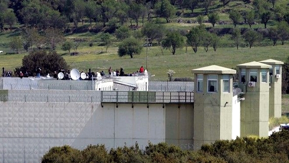 Φωκίδα: ΧΑΟΣ και ΜΑΧΑΙΡΩΜΑΤΑ στις φυλακές Μαλανδρίνου!!!