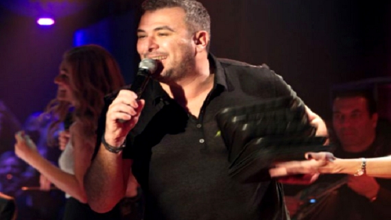 Δείτε πόσο κοστίζει το τραπέζι για την συναυλία του Αντώνη Ρέμου στην Μύκονο… Kρίση σου λέει μετά…