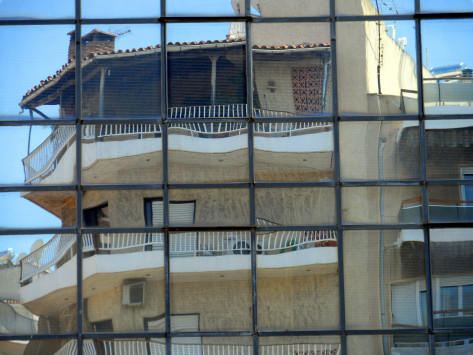 Ακίνητα: 1.000 ευρώ το χαράτσι για τους ιδιοκτήτες – Ποια είναι τα νέα πιστοποιητικά – Ποιοι πληρώνουν τη… νύφη