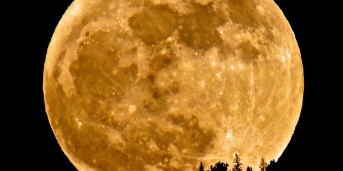 supermoon-696x348