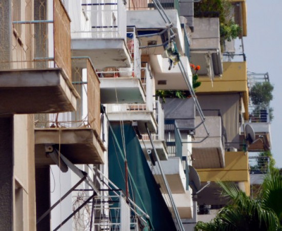 Αγωνία για 9χρονο κοριτσάκι – Έπεσε στο κενό από τον 4ο όροφο!