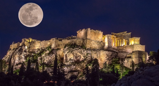 Συμπαντικό υπερθέαμα : Αυγουστιάτικη πανσέληνος και μερική έκλειψη Σελήνης θα συμπέσουν !!!