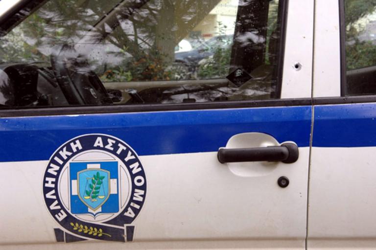 Γυναίκα έδωσε τις 30 μαχαιριές στο Περιστέρι; – Τι “βλέπουν” οι αστυνομικοί