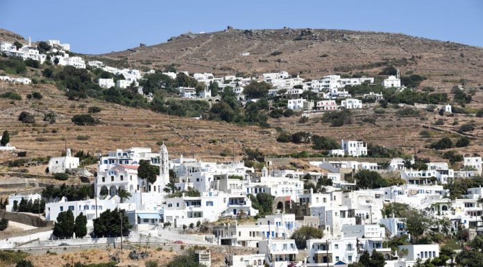 Έκτακτο: Τοίχος καταπλάκωσε δύο άντρες στην Τήνο