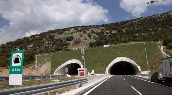 Κλειστές οι σήραγγες στα Τέμπη