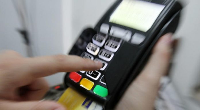 Αποδείξεις: Ποιοι πρέπει να δηλώσουν επαγγελματικό λογαριασμό για POS – Προθεσμία έως τις 12 Δεκεμβρίου