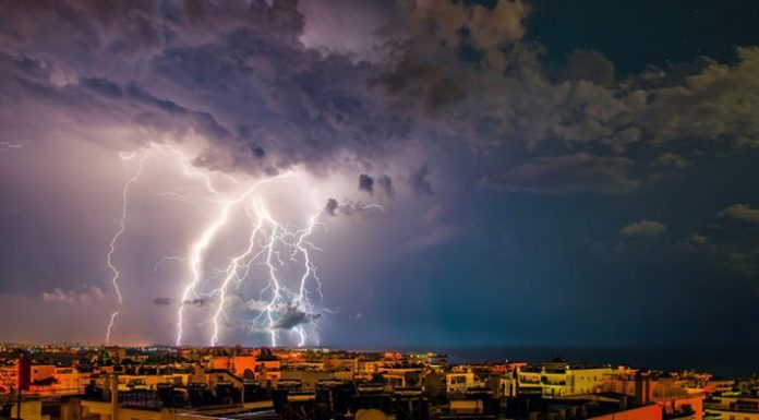 Καιρός: Νέο έκτακτο δελτίο επιδείνωσης! Πού θα χτυπήσει ο «Ορέστης», μετά την αλλαγή πορείας του