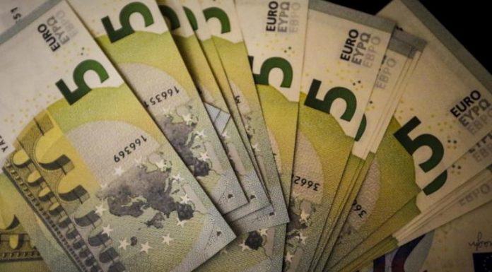 Χαράτσι 22%! Μισθωτοί, συνταξιούχοι και αγρότες θα πληρώσουν αν δεν χρησιμοποιούν τις κάρτες