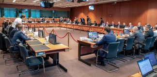 Σε έκτακτο Eurogroup η απόφαση για την εφαρμογή ή μη των περικοπών στις συντάξεις