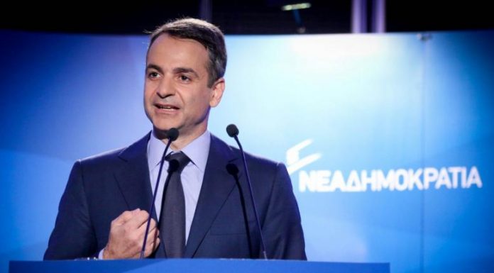 Μητσοτάκης: Αδύναμος και εκβιαζόμενος πρωθυπουργός ο Τσίπρας-Βίντεο
