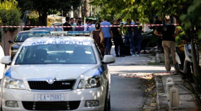 Κρήτη: Αιματηρή εισβολή σε σπίτι – Μετά τις πρώτες κουβέντες έβγαλαν μαχαίρια και ρόπαλα!