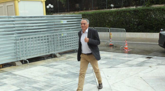 Σκουρλέτης: «Αντιφάσκει ο Καμμένος» – «Αυτά ξεφεύγουν από τα όρια»