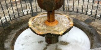 Κρήτη: Εριξαν χλωρίνη στο σιντριβάνι του Ηρακλείου