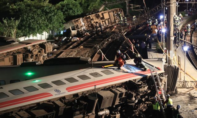 Πολύνεκρη τραγωδία με τρένο στην Ταϊβάν