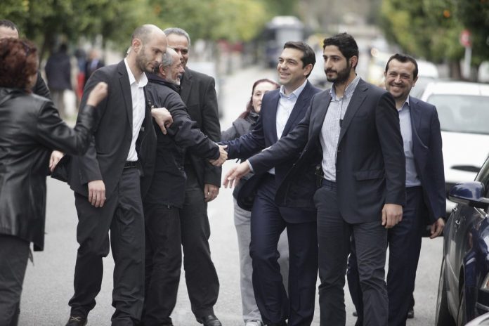 apistefto-alvanos-nteliveras-me-oplo-paristane-ton-frouro-tou-alexi-tsipra/ 