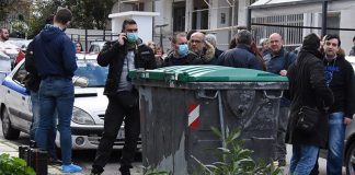 Ελεύθερη η 19χρονη που είχε πετάξει το μωρό της στα σκουπίδια στην Πετρούπολη