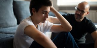 Κατάθλιψη στην εφηβεία: Συμπτώματα και πώς μπορούν να βοηθήσουν οι γονείς