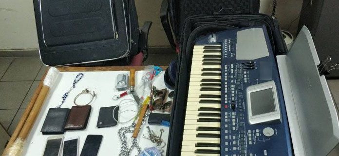 Σπείρα μεταναστών «ξάφριζε» αντικείμενα μέσα από αυτοκίνητα