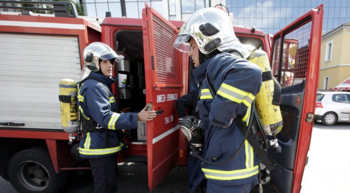 Φωτιά σε διαμέρισμα στην Κυψέλη – Γυναίκα πήδηξε από τον πέμπτο όροφο!