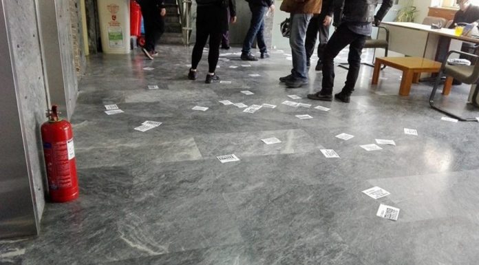 Νέα εισβολή του Ρουβίκωνα σε πρεσβεία