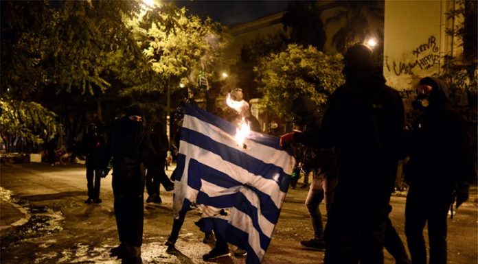 Πολυτεχνείο 2018: Στο ίδιο έργο θεατές – Μολότοφ, φωτιές, χημικά και μόλις 19 συλλήψεις
